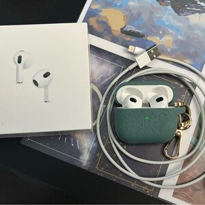 Apple AirPods 3rd Gen Earbuds - Basically New!!